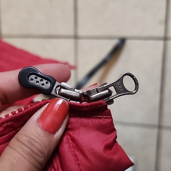 Patatagonia Small Women's Red Puffer Jacket Used Twice - Picture 9 of 10